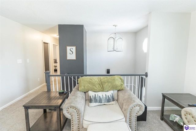 2012 S Woodland Drive, Radcliff, KY 40160