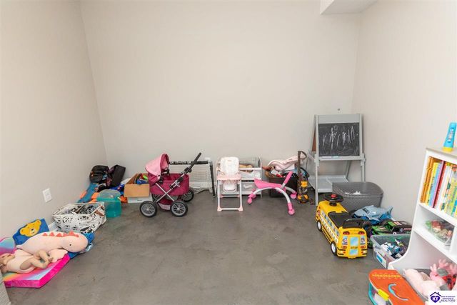 2012 S Woodland Drive, Radcliff, KY 40160