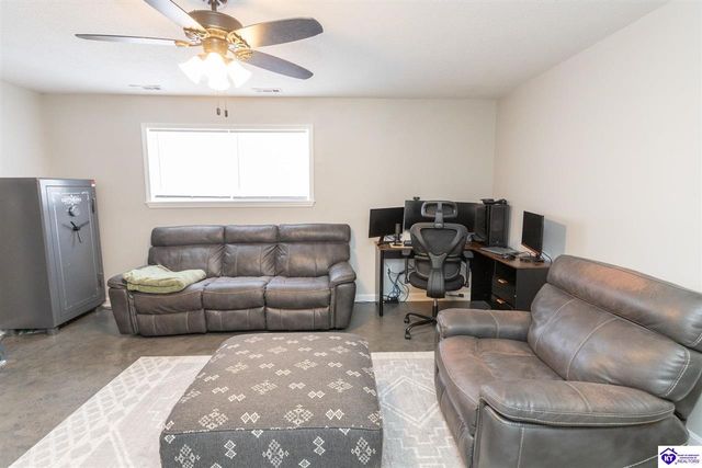 2012 S Woodland Drive, Radcliff, KY 40160