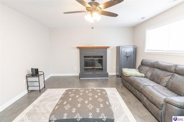 2012 S Woodland Drive, Radcliff, KY 40160