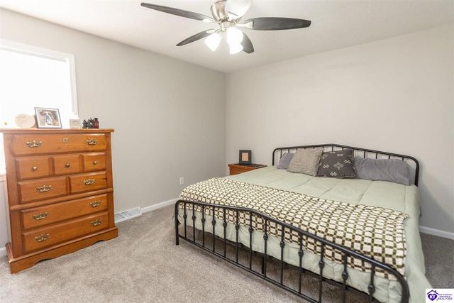 2012 S Woodland Drive, Radcliff, KY 40160