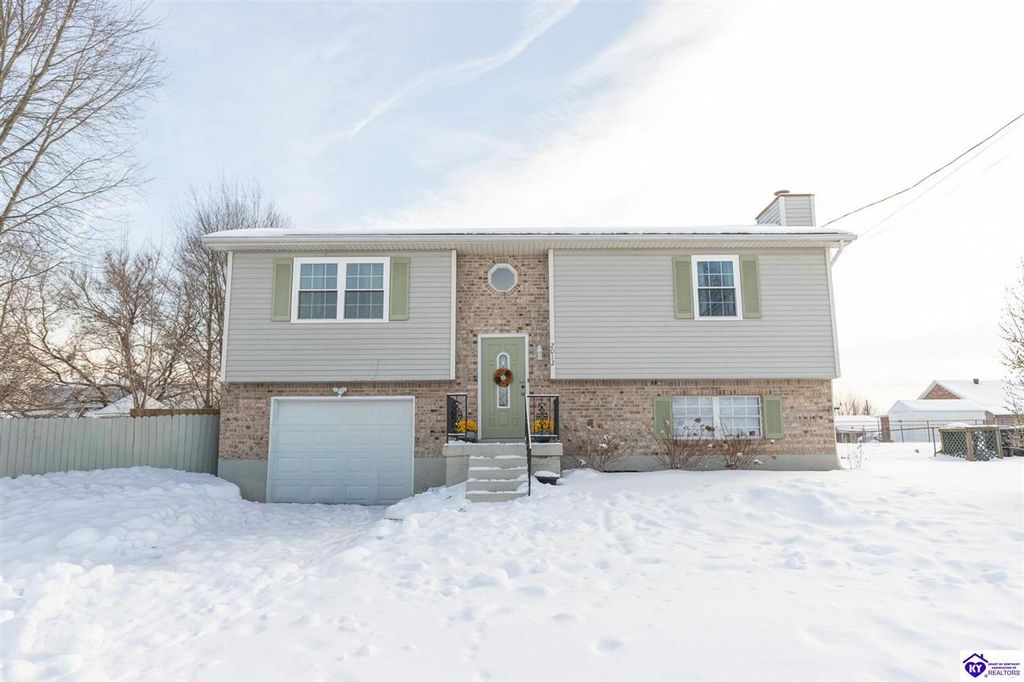 2012 S Woodland Drive, Radcliff, KY 40160