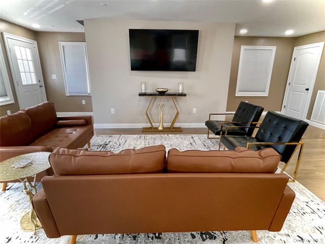 91 E Fulton Street, Long Beach, NY 11561