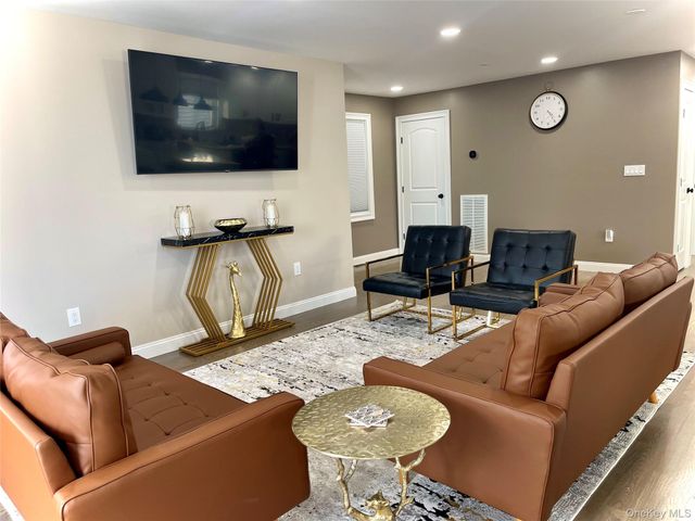 91 E Fulton Street, Long Beach, NY 11561