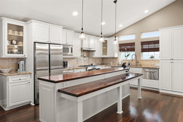 1003 S Country Club Drive, La Porte, TX 77571