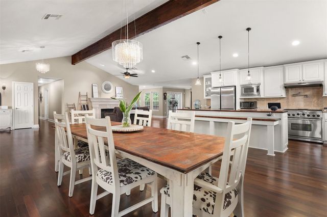 1003 S Country Club Drive, La Porte, TX 77571