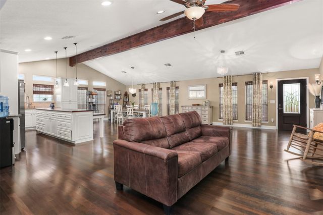 1003 S Country Club Drive, La Porte, TX 77571