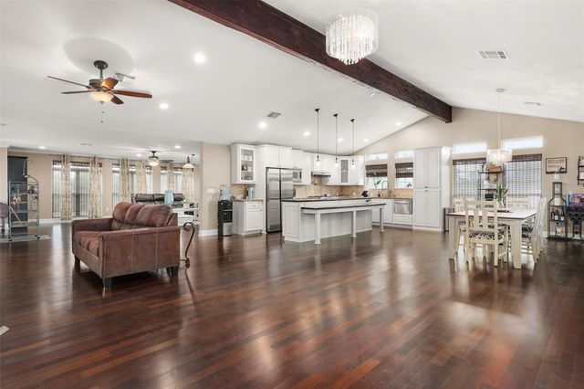 1003 S Country Club Drive, La Porte, TX 77571