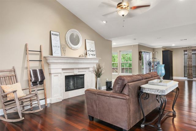 1003 S Country Club Drive, La Porte, TX 77571