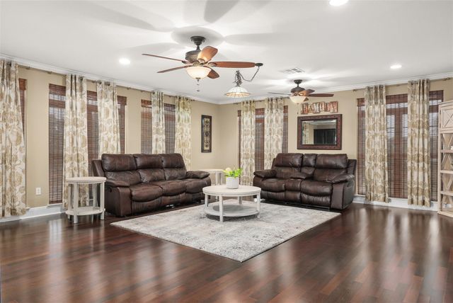 1003 S Country Club Drive, La Porte, TX 77571