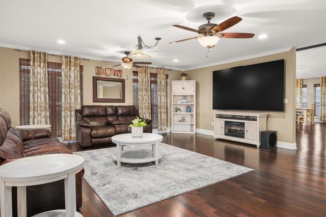 1003 S Country Club Drive, La Porte, TX 77571