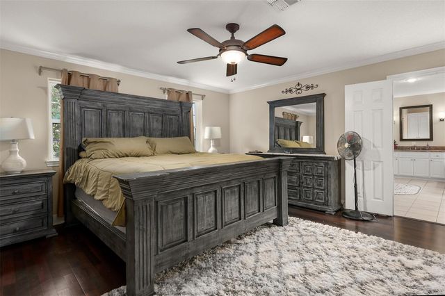 1003 S Country Club Drive, La Porte, TX 77571
