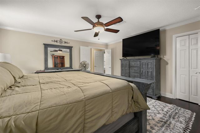 1003 S Country Club Drive, La Porte, TX 77571