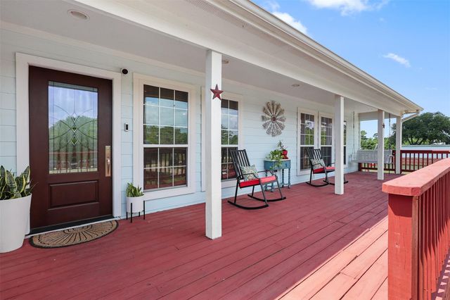 1003 S Country Club Drive, La Porte, TX 77571