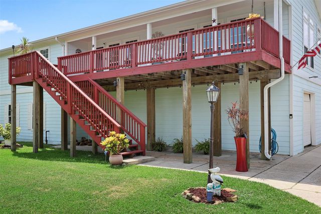 1003 S Country Club Drive, La Porte, TX 77571