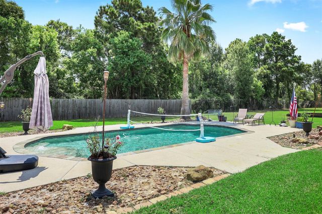 1003 S Country Club Drive, La Porte, TX 77571