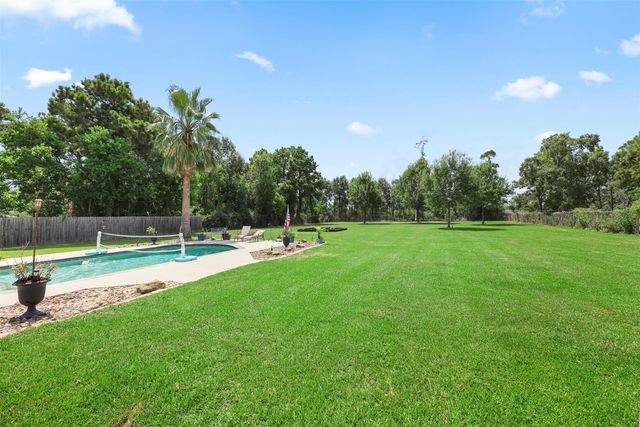 1003 S Country Club Drive, La Porte, TX 77571