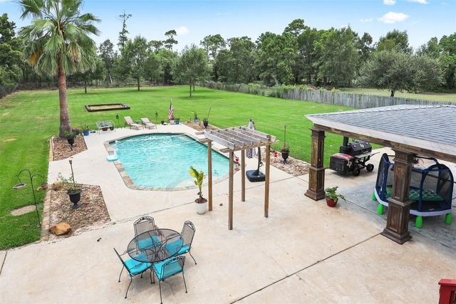 1003 S Country Club Drive, La Porte, TX 77571