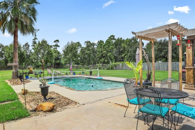 1003 S Country Club Drive, La Porte, TX 77571