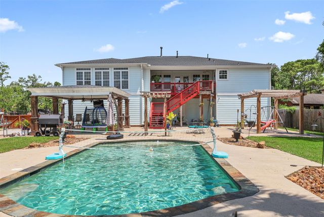1003 S Country Club Drive, La Porte, TX 77571