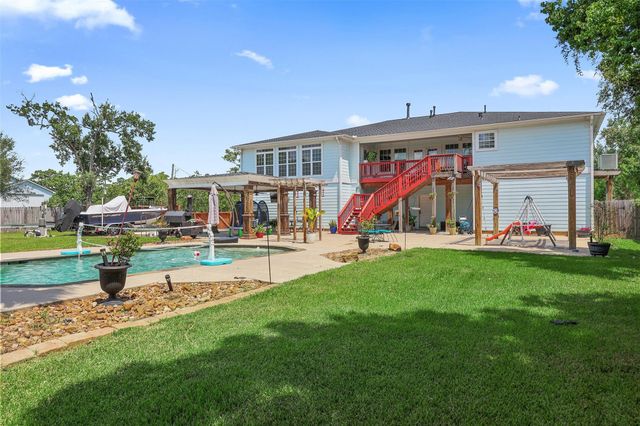 1003 S Country Club Drive, La Porte, TX 77571