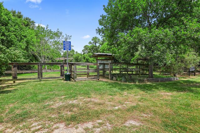 1003 S Country Club Drive, La Porte, TX 77571