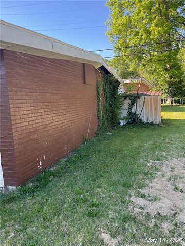 8330 Red Fir Dr, St Louis, MO 63134