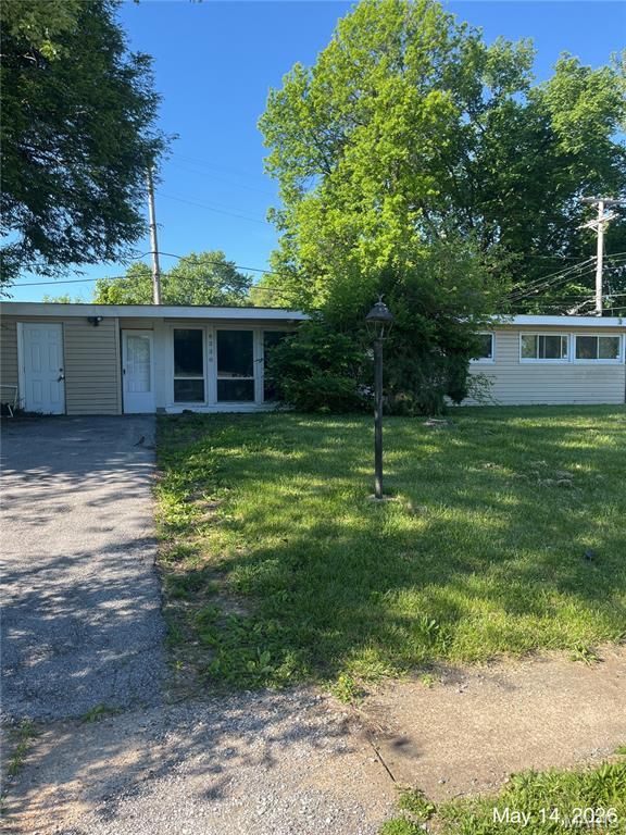 8330 Red Fir Dr, St Louis, MO 63134