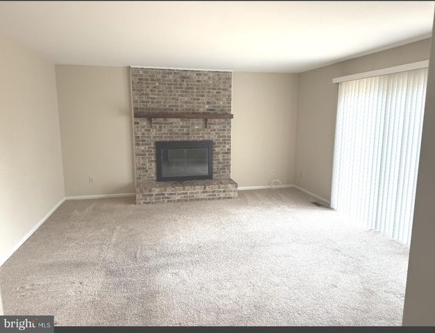 48 BEECH HILL DR, Newark, DE 19711