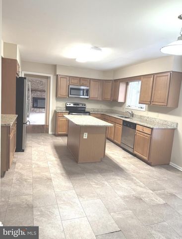 48 BEECH HILL DR, Newark, DE 19711