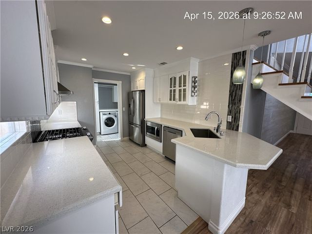 8848 Hampton Green Avenue, Las Vegas, NV 89129