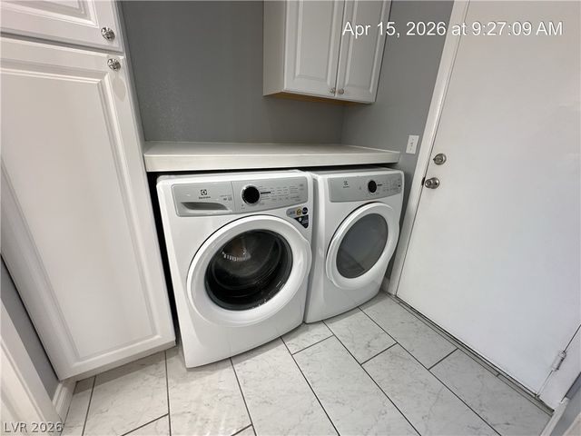 8848 Hampton Green Avenue, Las Vegas, NV 89129