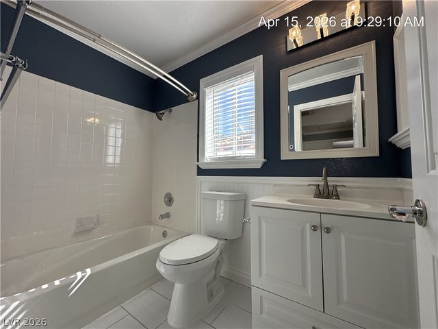 8848 Hampton Green Avenue, Las Vegas, NV 89129
