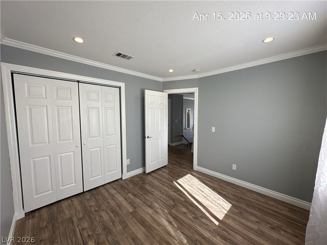 8848 Hampton Green Avenue, Las Vegas, NV 89129