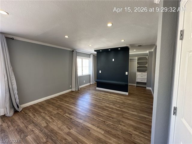 8848 Hampton Green Avenue, Las Vegas, NV 89129