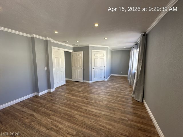 8848 Hampton Green Avenue, Las Vegas, NV 89129