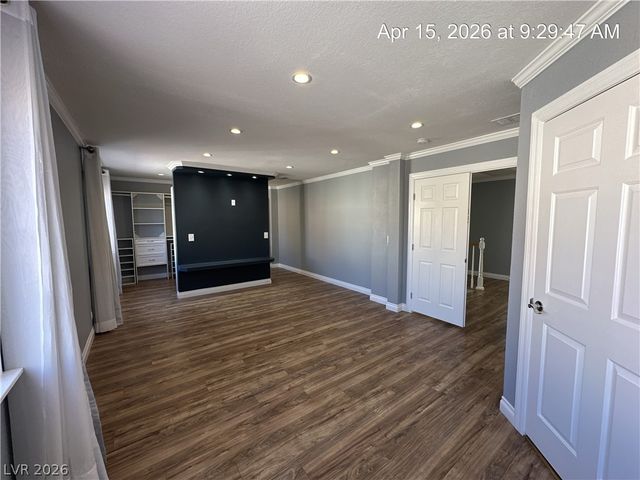 8848 Hampton Green Avenue, Las Vegas, NV 89129