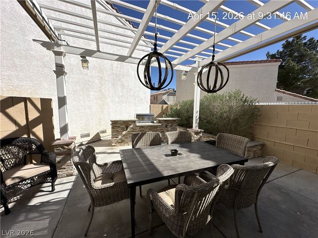 8848 Hampton Green Avenue, Las Vegas, NV 89129