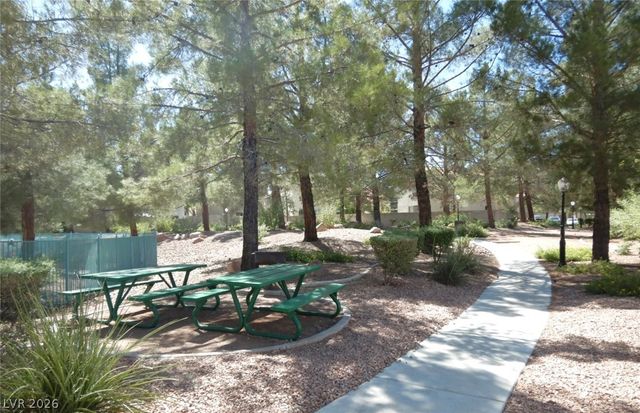 8848 Hampton Green Avenue, Las Vegas, NV 89129