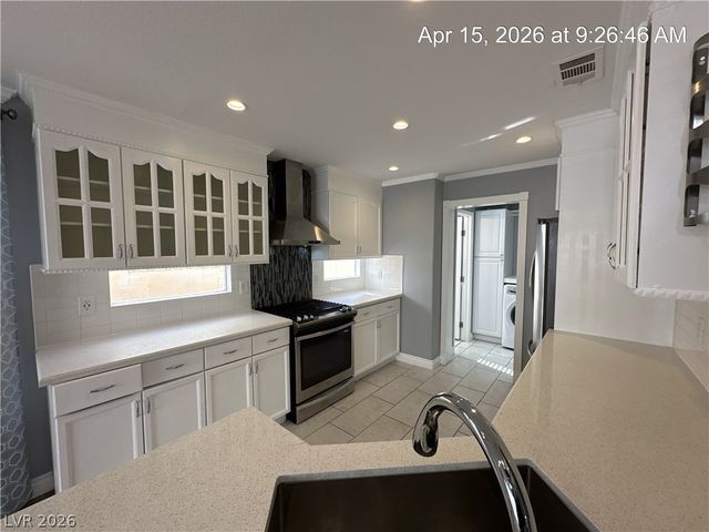 8848 Hampton Green Avenue, Las Vegas, NV 89129