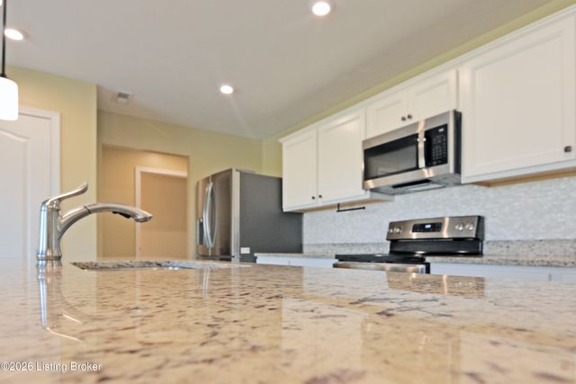 774 Mallard Lake Blvd, Shepherdsville, KY 40165