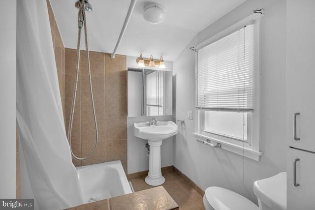 203 EAST AVE, Pitman, NJ 08071