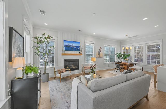 1034 Avenue Of Oaks, Charleston, SC 29407