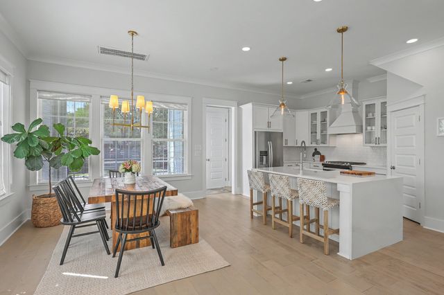 1034 Avenue Of Oaks, Charleston, SC 29407