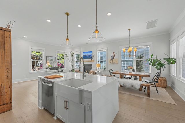 1034 Avenue Of Oaks, Charleston, SC 29407