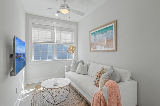 1034 Avenue Of Oaks, Charleston, SC 29407