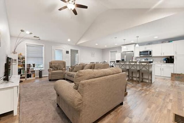 424 Middle Creek Way, Berea, KY 40403