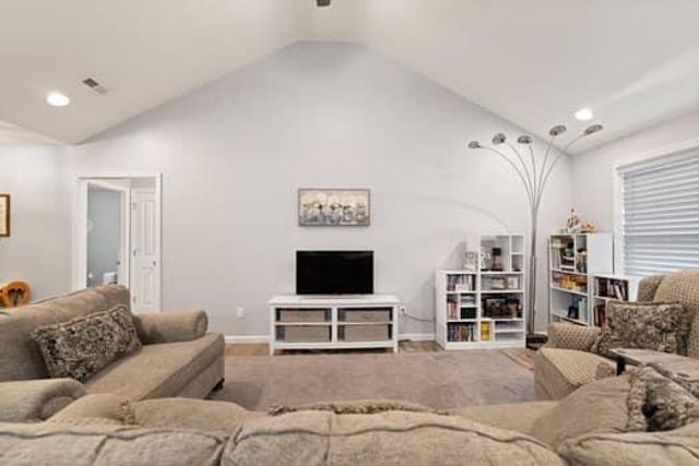 424 Middle Creek Way, Berea, KY 40403