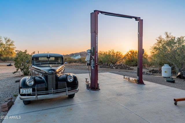 43638 N 22ND Street, New River, AZ 85087