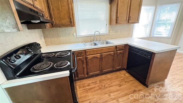 2820 Royal Ridge Lane, Charlotte, NC 28212